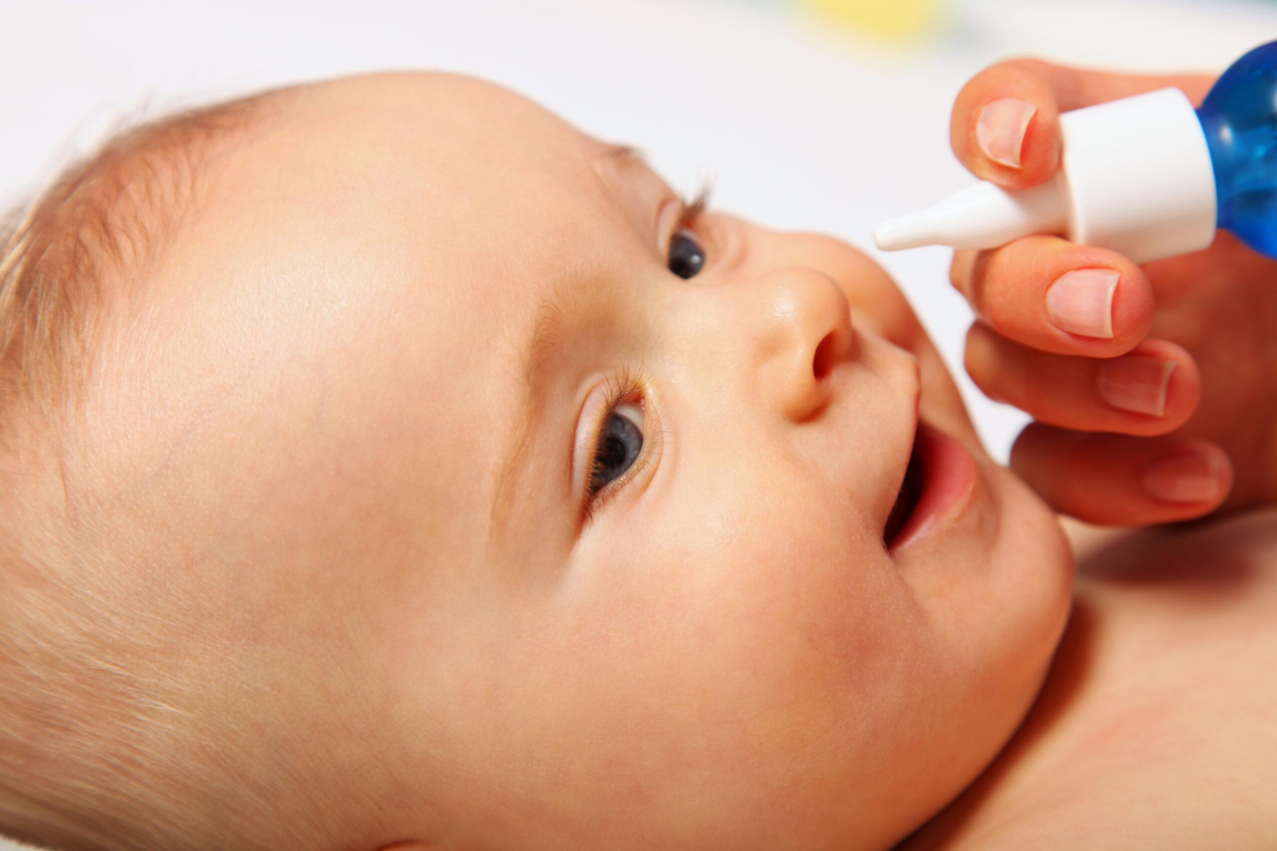 Lavaggi nasali ai neonati e bambini 