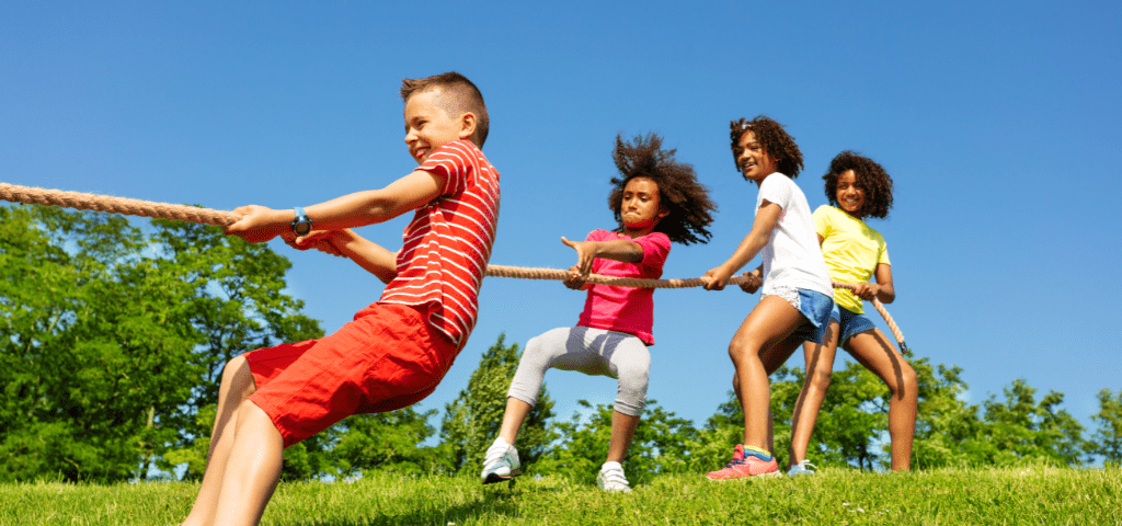 Piccoli traumi estivi: come correre ai ripari contro lividi e contusioni nei bambini